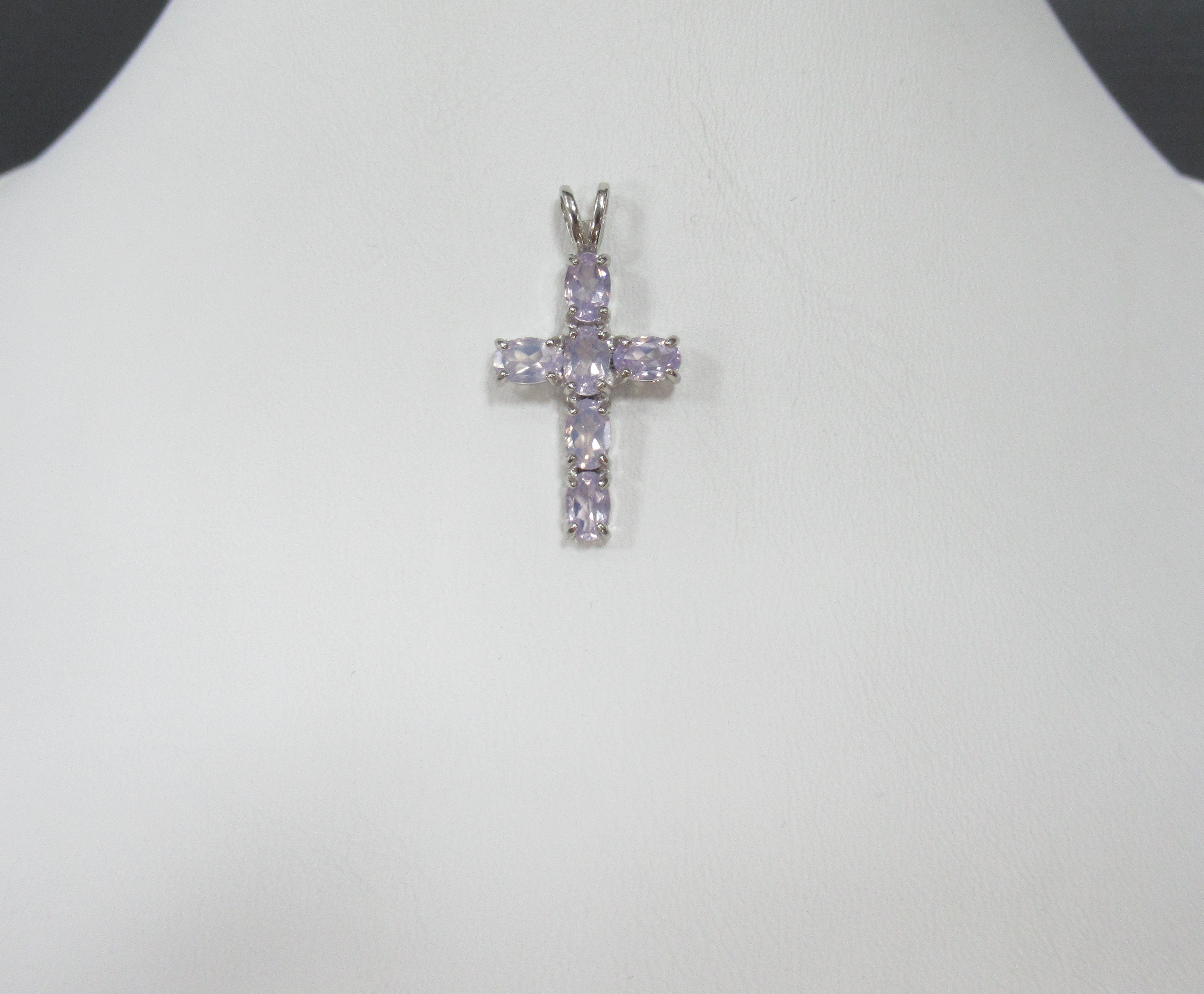 Серебряная подвеска-крест с аметистами